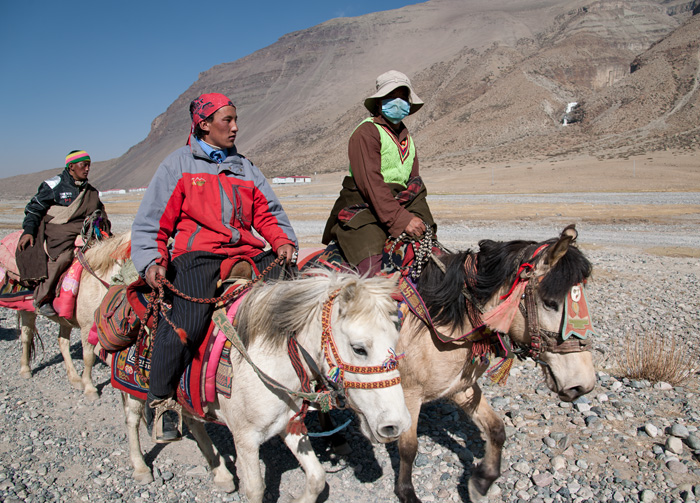 Cavaliers en route pour le Mont Kailash, Tibet, Chine
