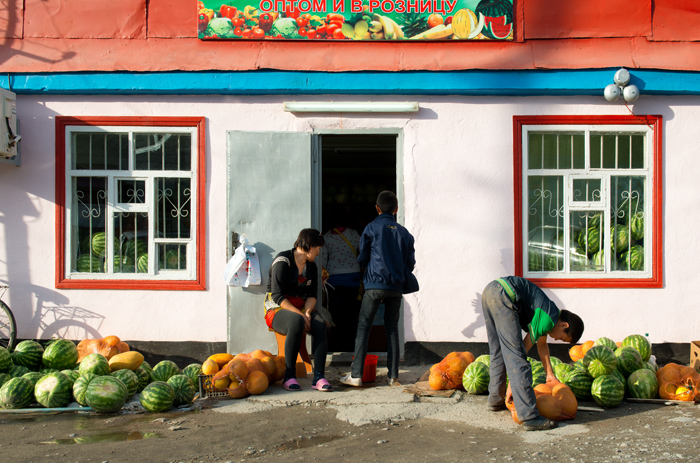 Petit marché, Sarkand, Kazakhstan