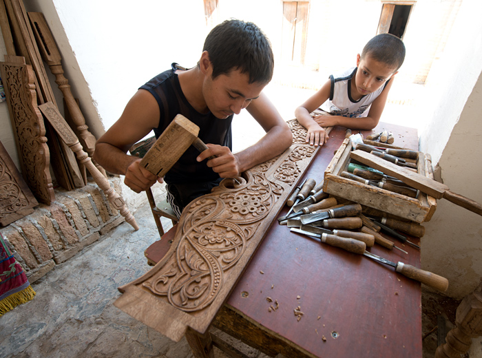 Tailleur sur bois, Khiva, Ouzbkistan