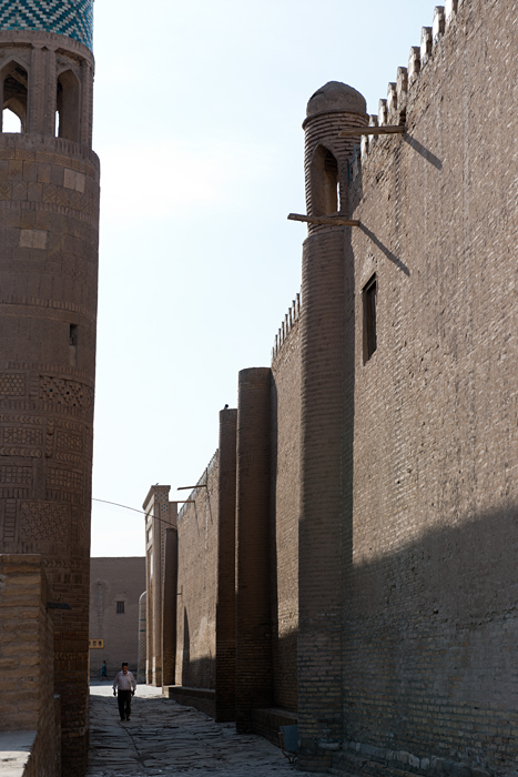 Ruelle et façade Sud du palais Tosh Hovli, Khiva, Ouzbékistan