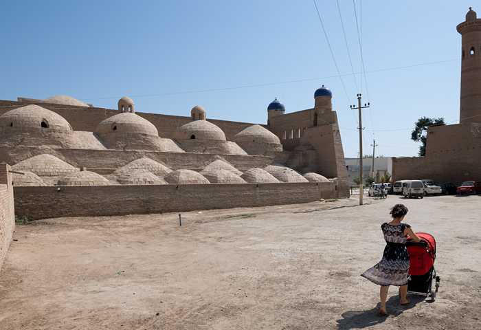 Coupoles de la porte Polvon Darvaza de Itchan Kala, Khiva, Ouzbékistan