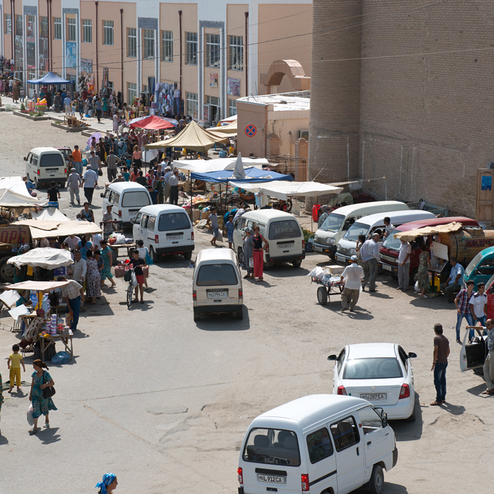 Petits taxis au marché de Khiva, Ouzbékistan