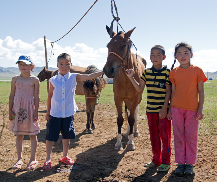 Enfants et leurs chevaux, Mongolie centrale