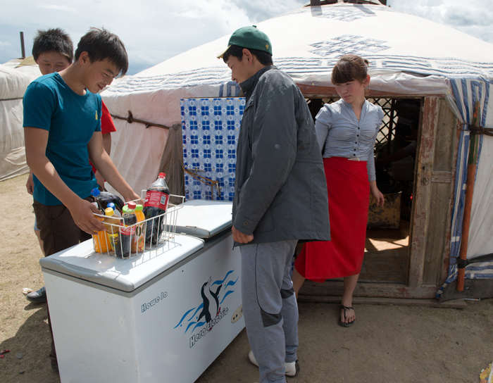 Petit dbit de boisson, Kharkhorin, Mongolie