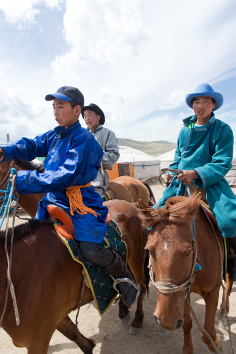 Jeunes cavaliers, Kharkhorin, Mongolie
