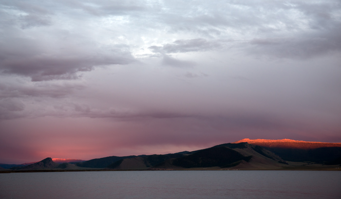 Coucher du soleil sur le lac Tsagaan Nuur, Mongolie