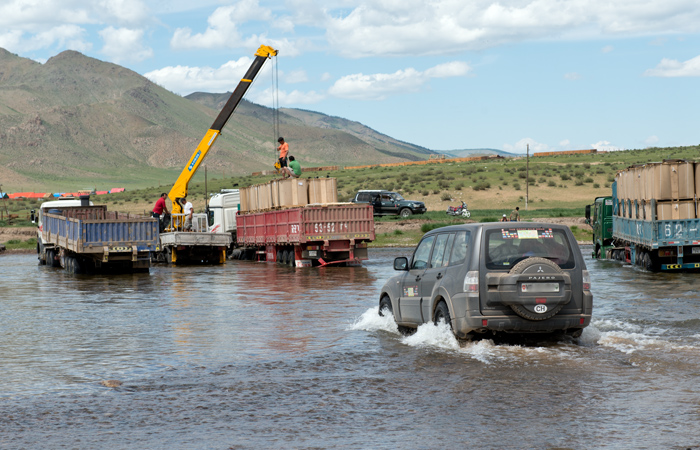 Traverse de la rivire Ider, village Ikh Uul,Mongolie