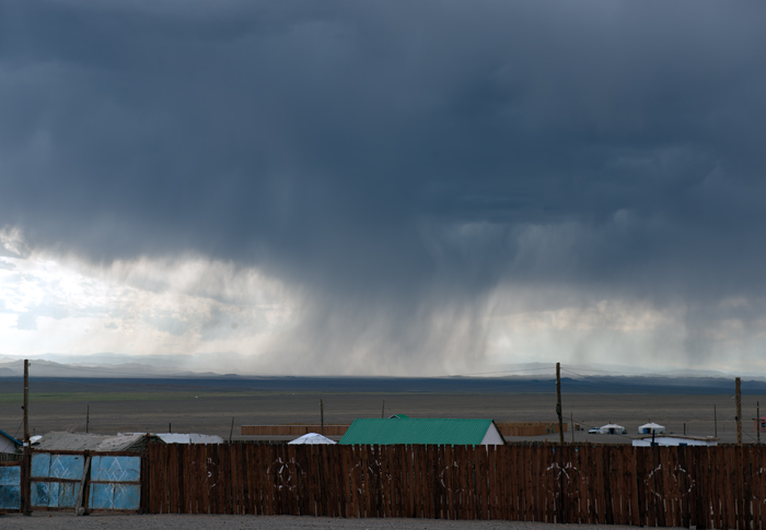 Orages sur le village de Naranbulag, Mongolie