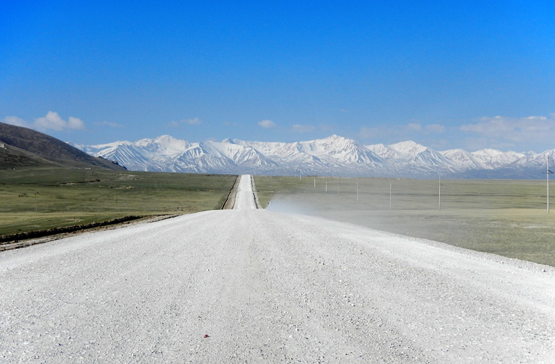 La route A365 vers la Chine, monts Tian (ou monts Clestes), Kirghizistan