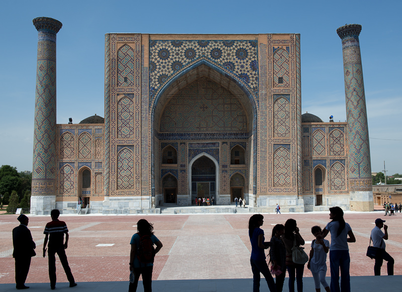 La madrasa Ulugh Beg, place du Registan, Samarkand, Ouzbékistan