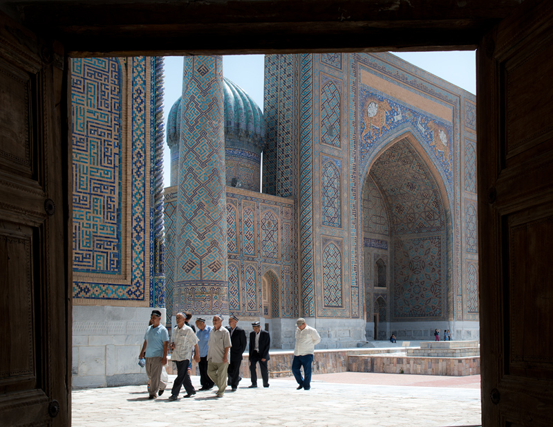 La madrasa Sher-Dor, place du Registan, Samarkand, Ouzbékistan