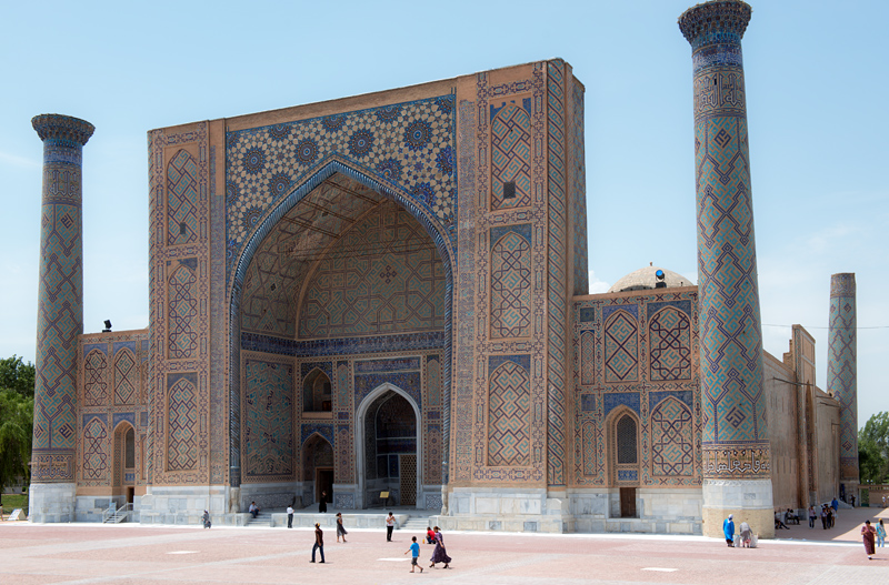 La madrasa Ulugh Beg, place du Registan, Samarkand, Ouzbékistan