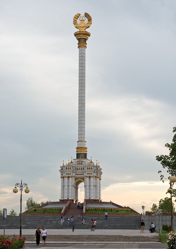 Mgalomanie de Emomalii Rahmon, Douchanb, Tadjikistan