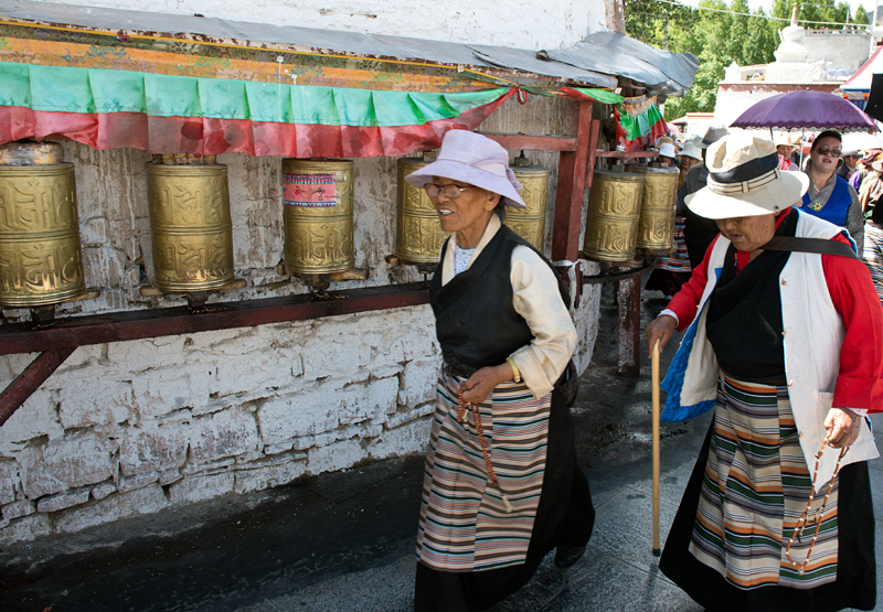 Pélerins au palais du Potala, Lhassa, Tibet, Chine