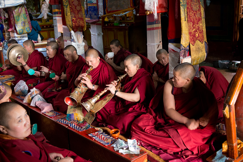 Les soeurs du couvent bouddhiste Ani Tsankhung, Lhassa, Tibet, Chine