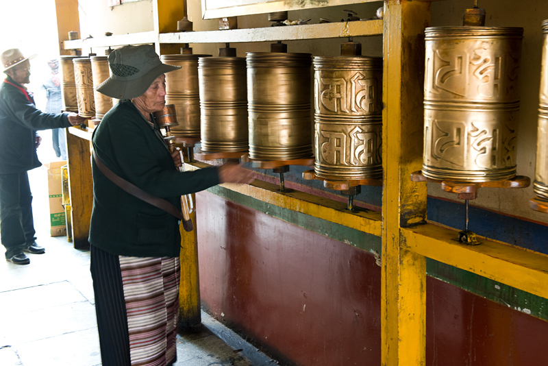 Moulins à prières, Couvent bouddhiste Ani Tsankhung, Lhassa, Tibet, Chine