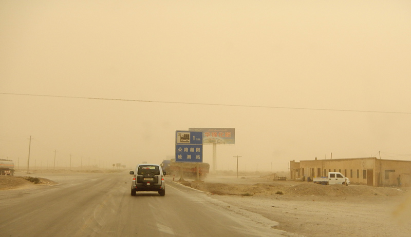 Tempête de sable, désert du Taklamakan, Xinjiang, Chine