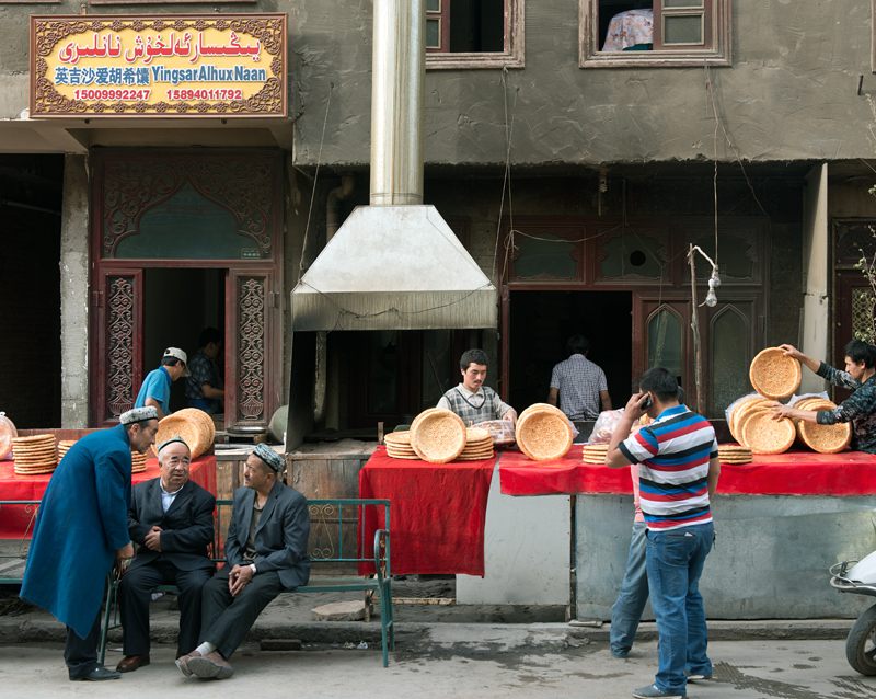 Boulangerie dans la rue, quartier oughour, Kashgar, Xinjiang, Chine