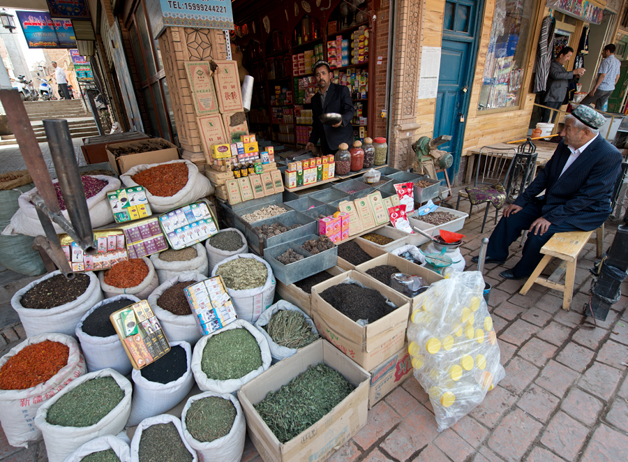 Marchand pices, quartier oughour, Kashgar, Xinjiang, Chine