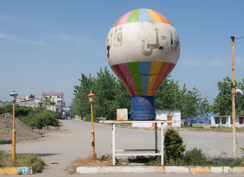 Dcorations kitch dans une petit station balnaire de la mer Caspienne, Iran