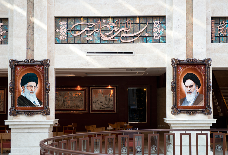 Portraits de Ruhollah Khomeyni et de Ali Khamenei, Mashhad, Iran