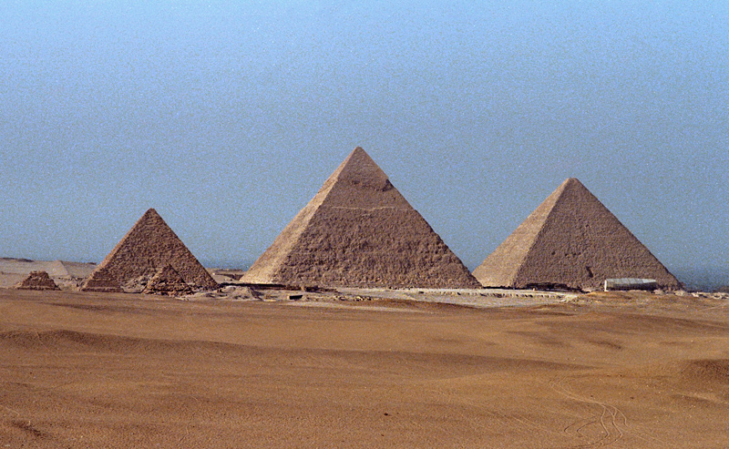 Les trois grandes pyramides de Gizeh, Mykerinos, Képren, Khéops, Le Caire, Egypte