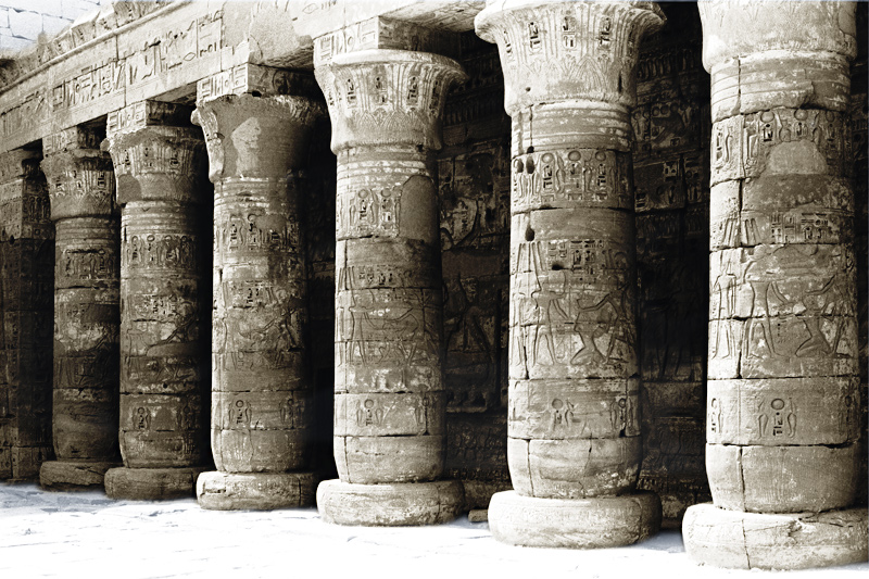 Les grandes colonnes, temple de Médinet Habou, Louxor, Egypte