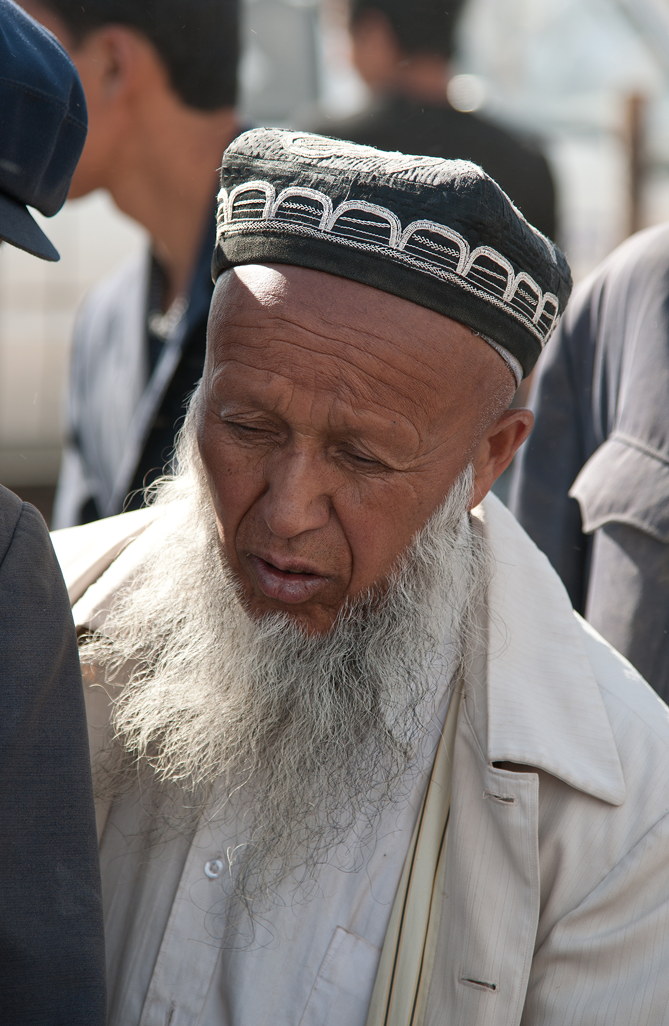 Acheteur ouïghour au marché des animaux du dimanche, Kashgar