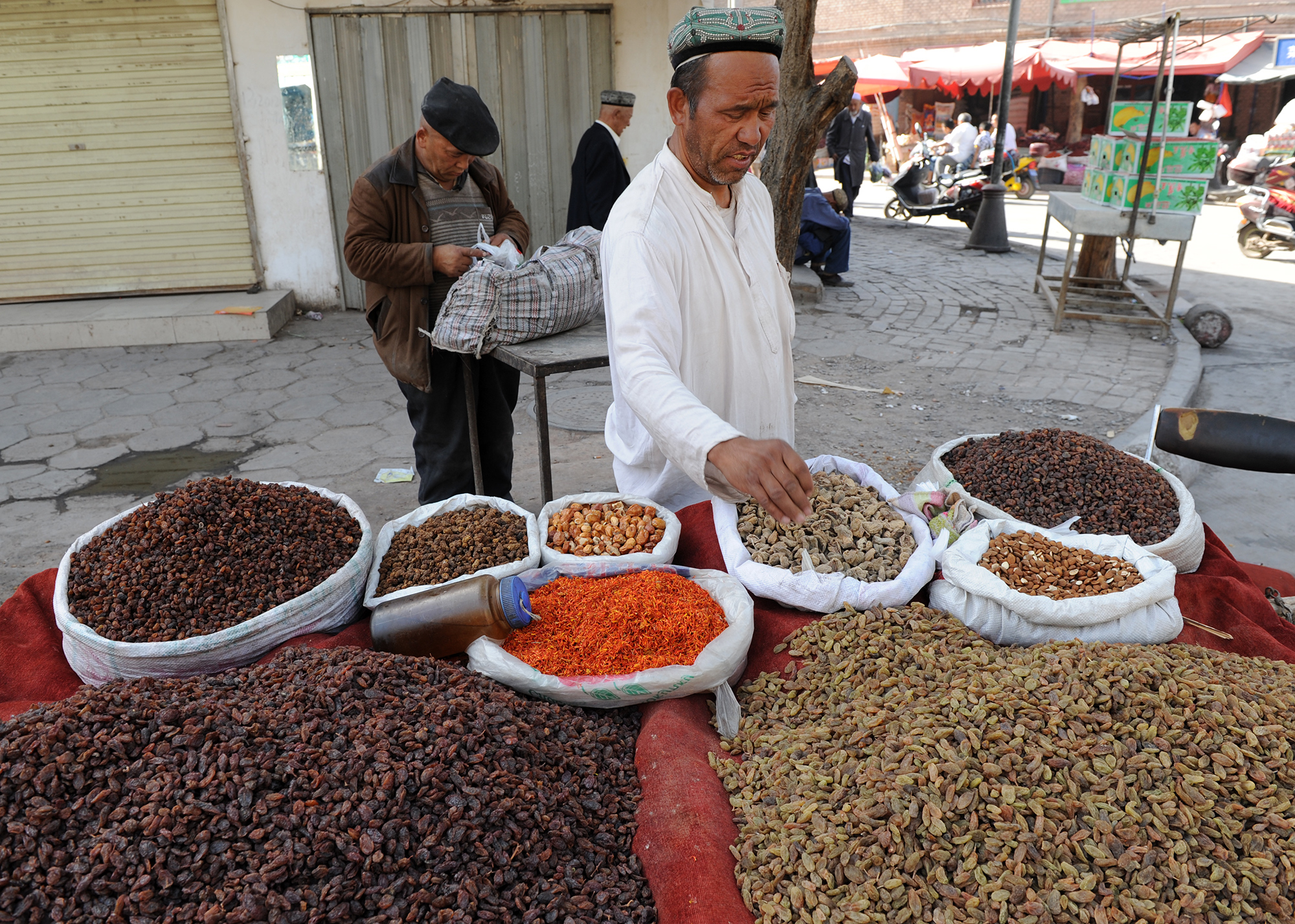 Vendeur de noix, de graines et de raisin de Turfan, Kashgar