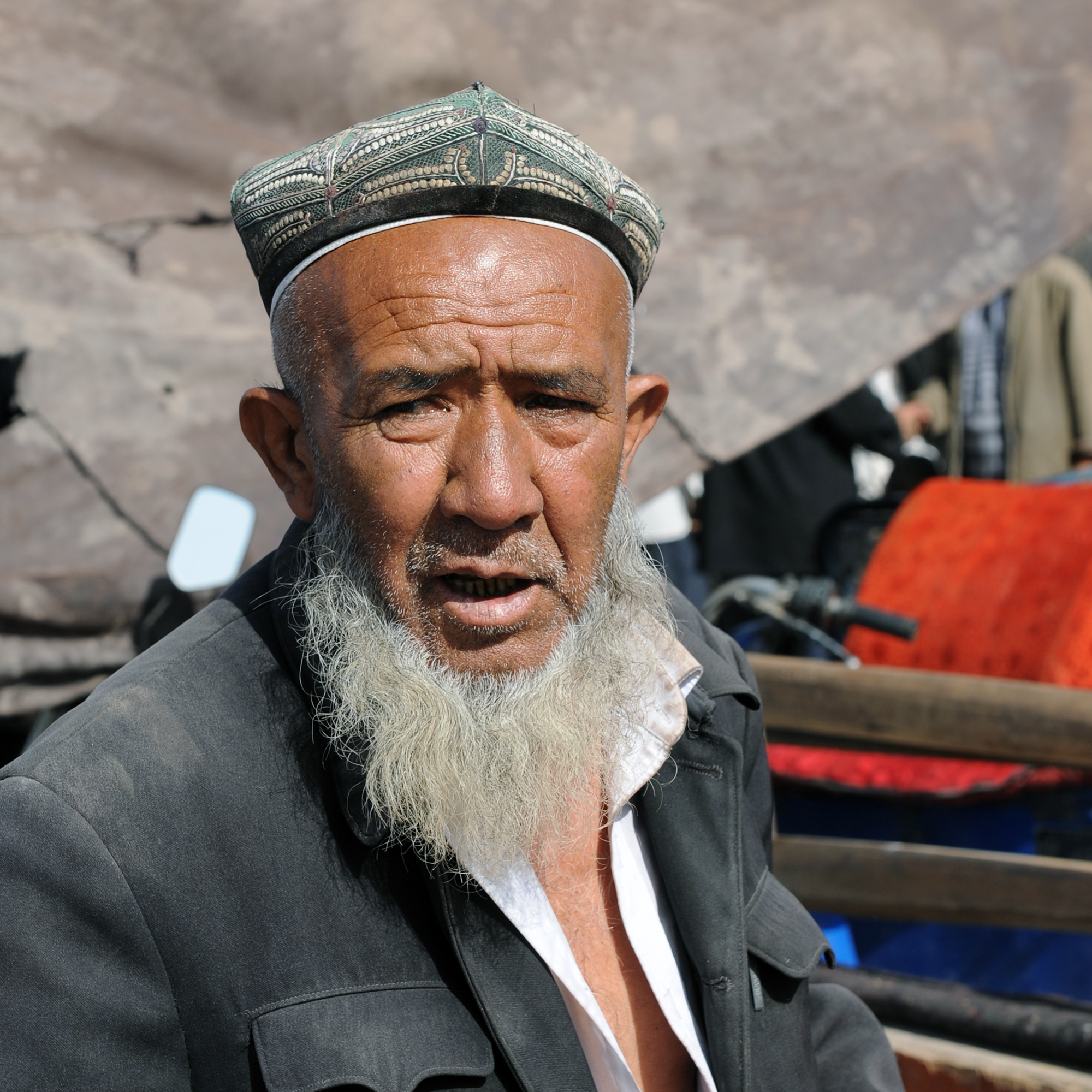 Berger ouïghour au marché des animaux du dimanche, Kashgar