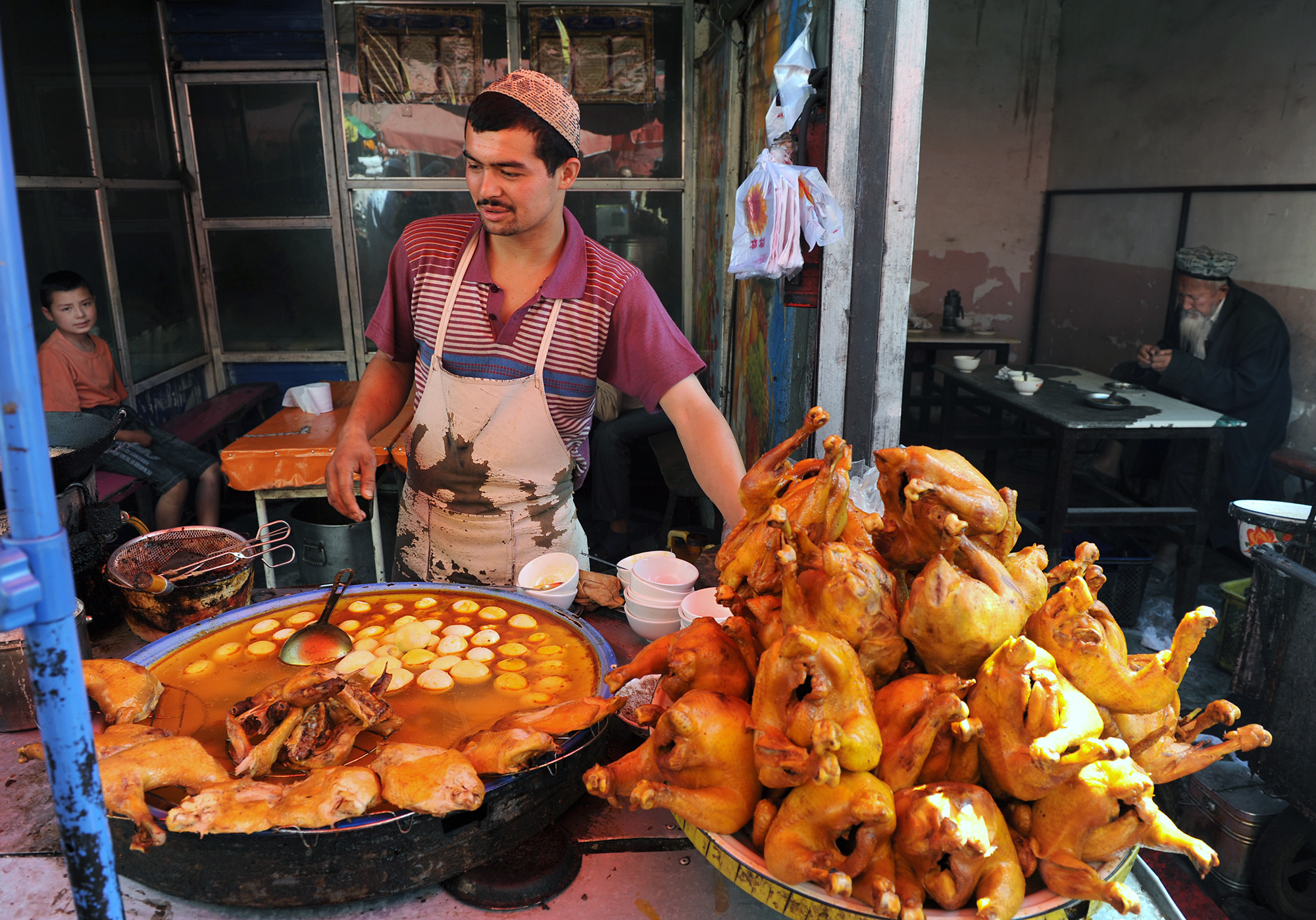 Restaurateur servant du poulet, Kashgar