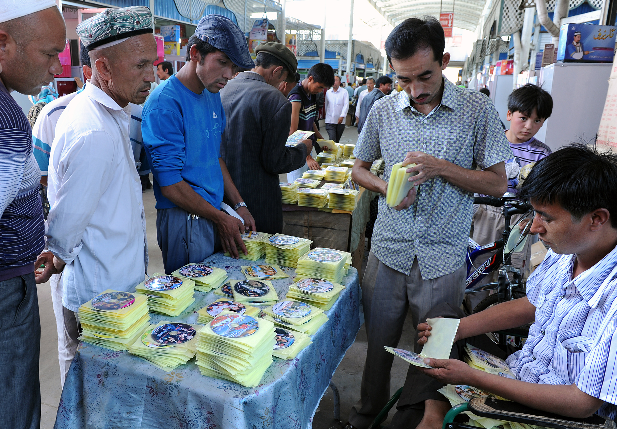 Vente de CD et DVD piratés, Kashgar