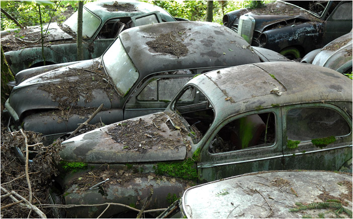 Le cimetière des voitures de Kaufdorf, Suisse