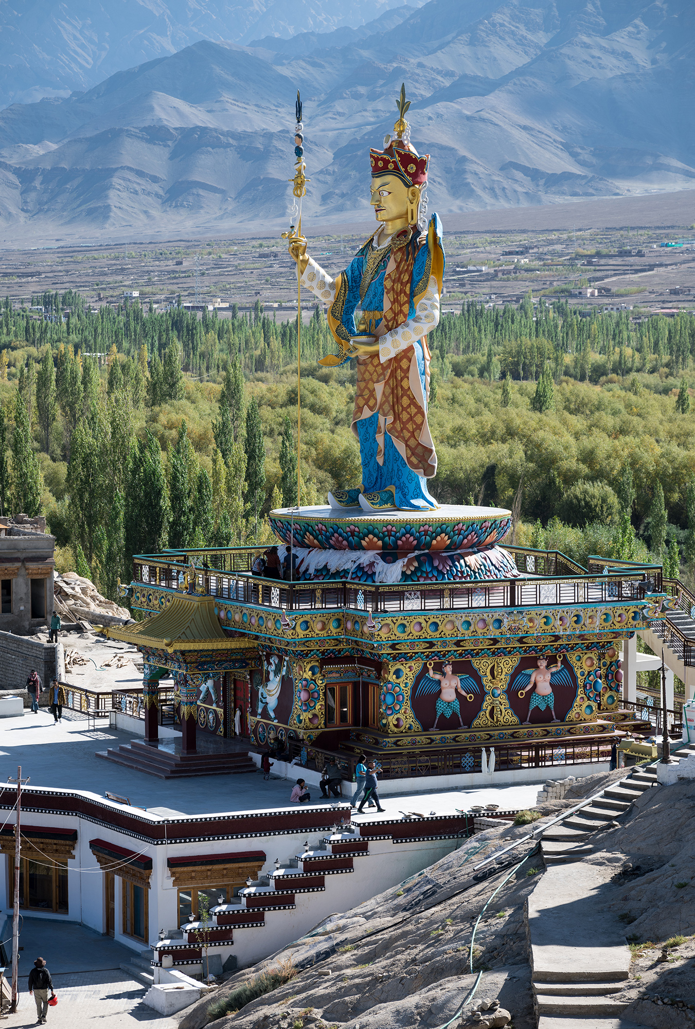 Padmasambhava au pied du monastère de Shey