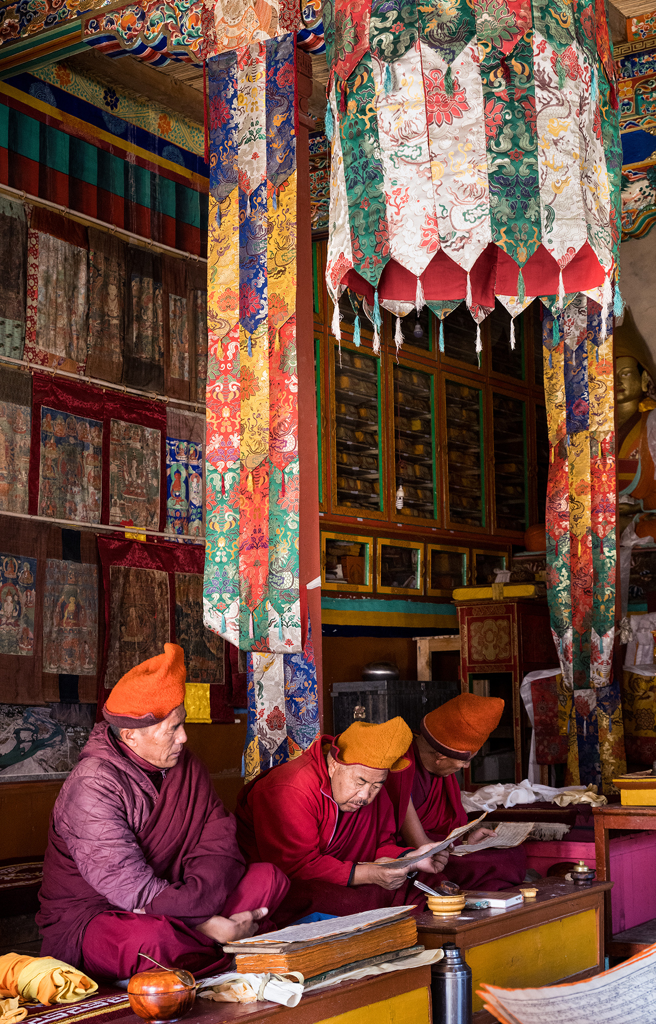 Prière au monastère Stongdey, vallée du Zanskar