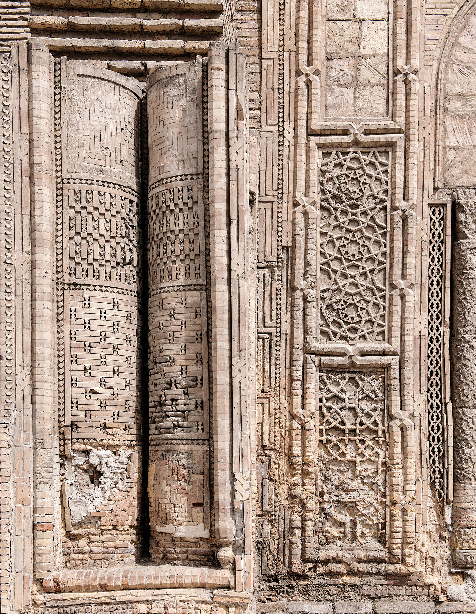 Décorations de la façade de la mosquée Magoki-Attari, Boukhara.