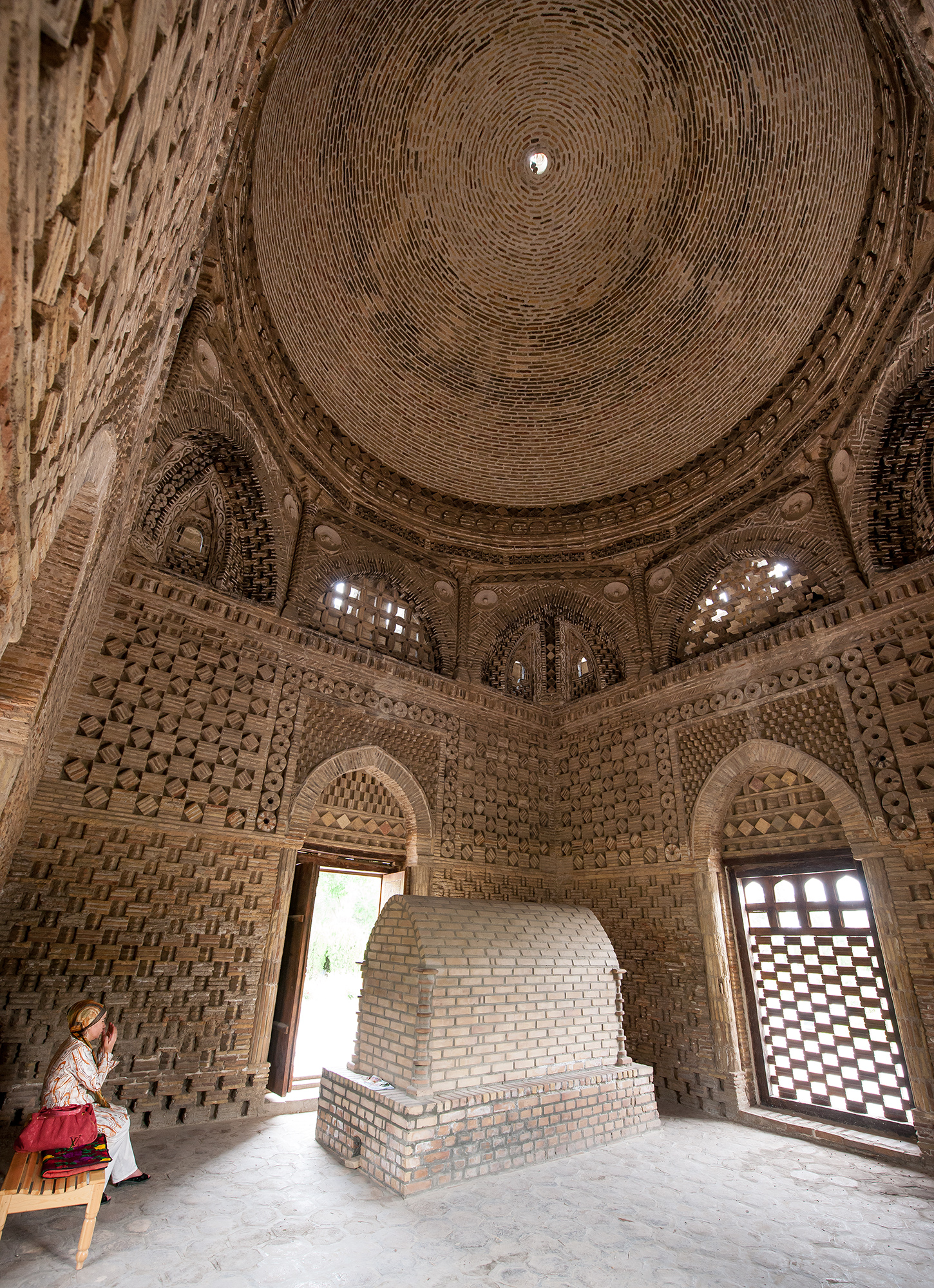 Intérieur du mausolée des Samanides, Boukhara.