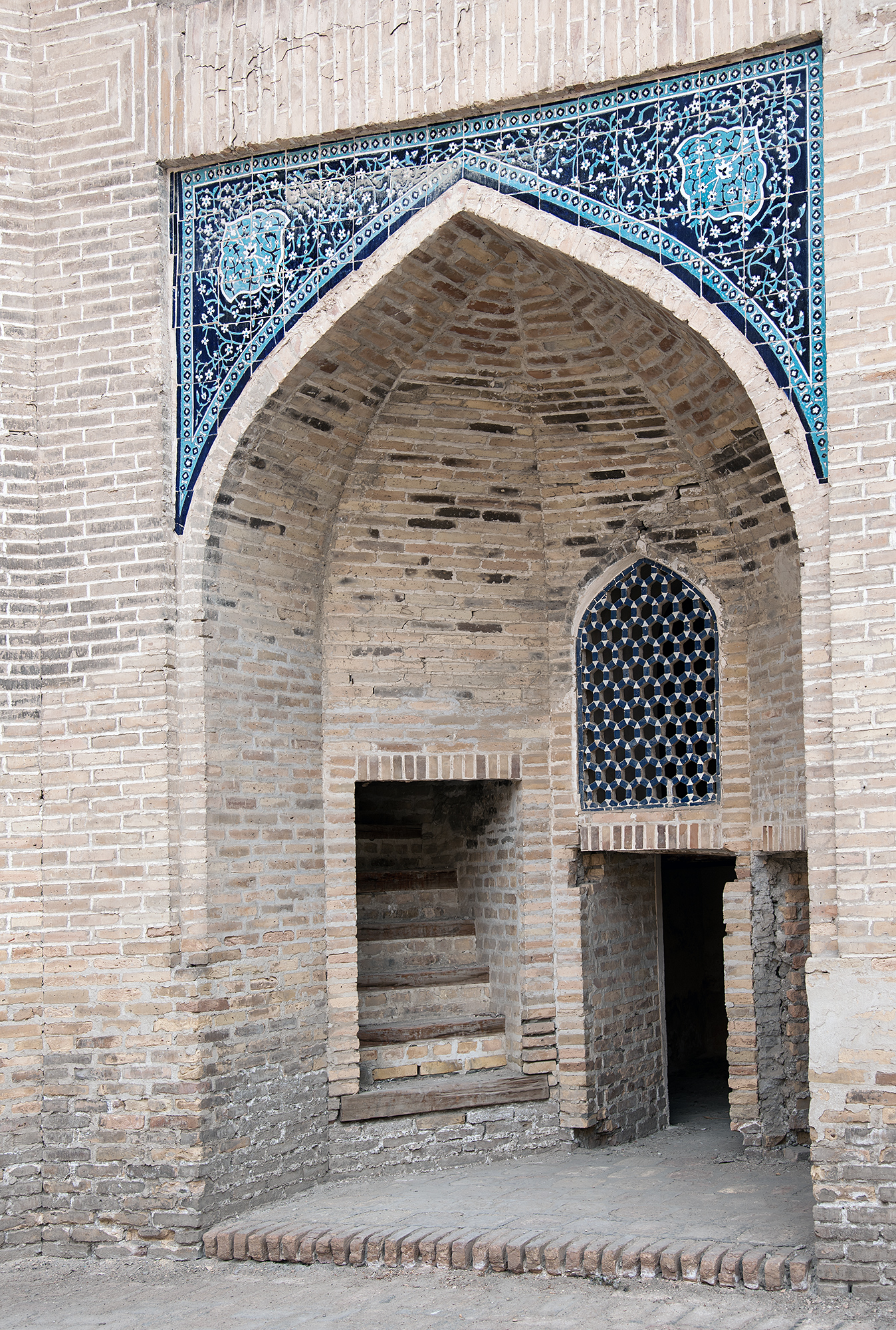 Niche dans la cour de la madrassa Abdullakhan, Boukhara.