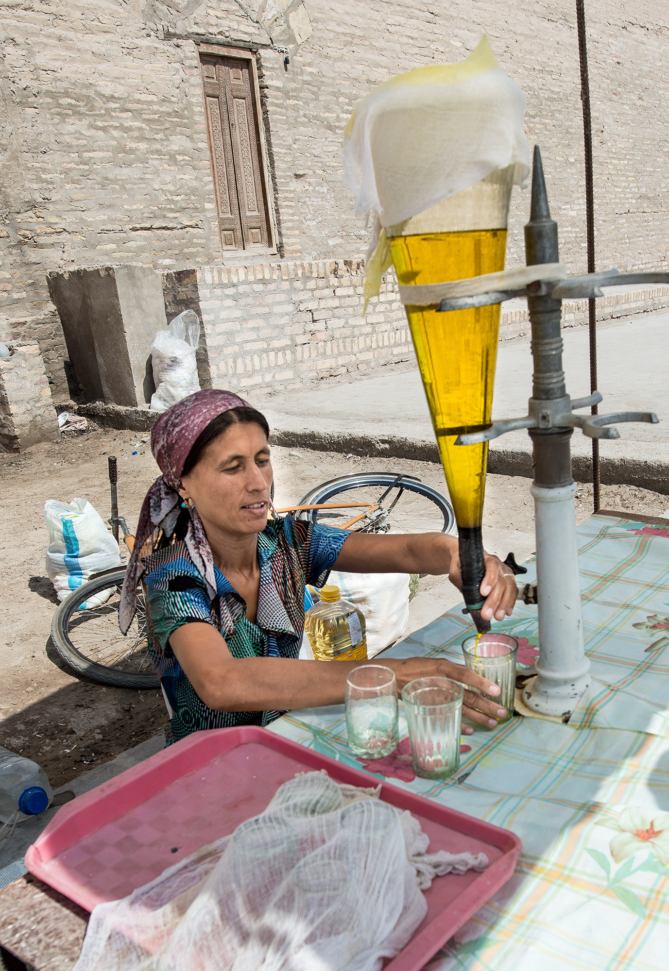 Vendeuse de Kwas au grand marché de la porte de l'Est, Itchan Kala, Khiva