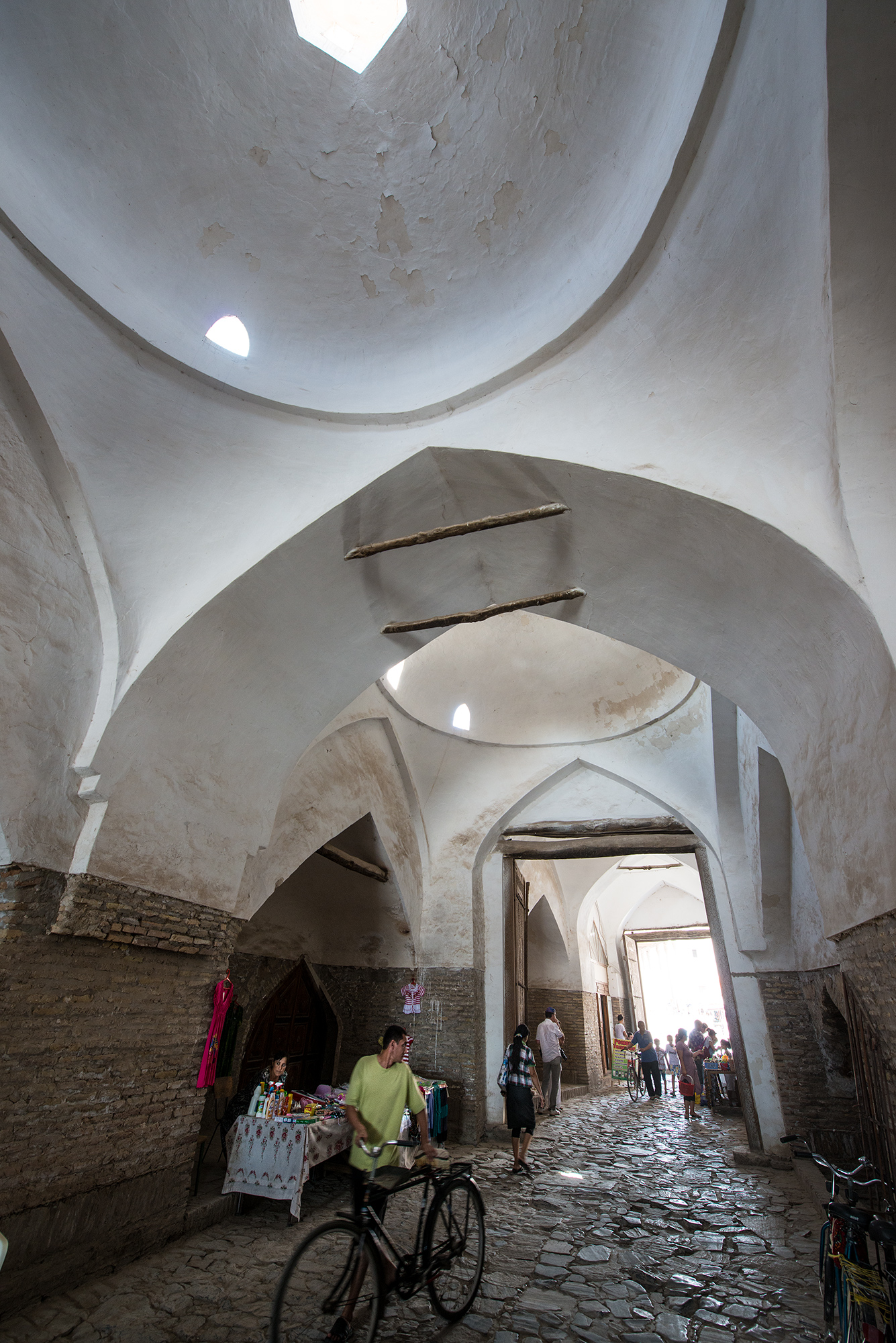 Sous les dômes de la porte de l'Est Palvan Darvoza. Itchan Kala, Khiva.