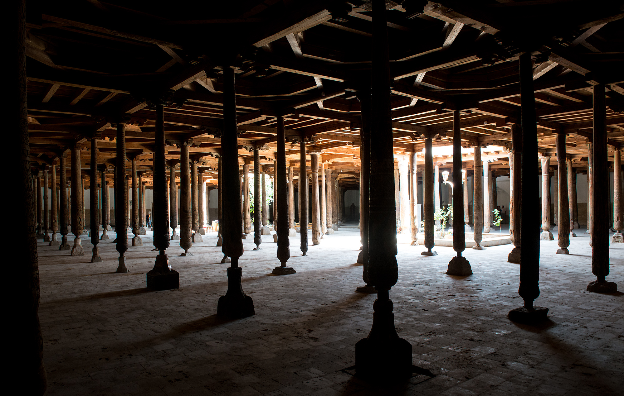 Intérieur de la mosquée de Juma, Itchan Kala, Khiva.
