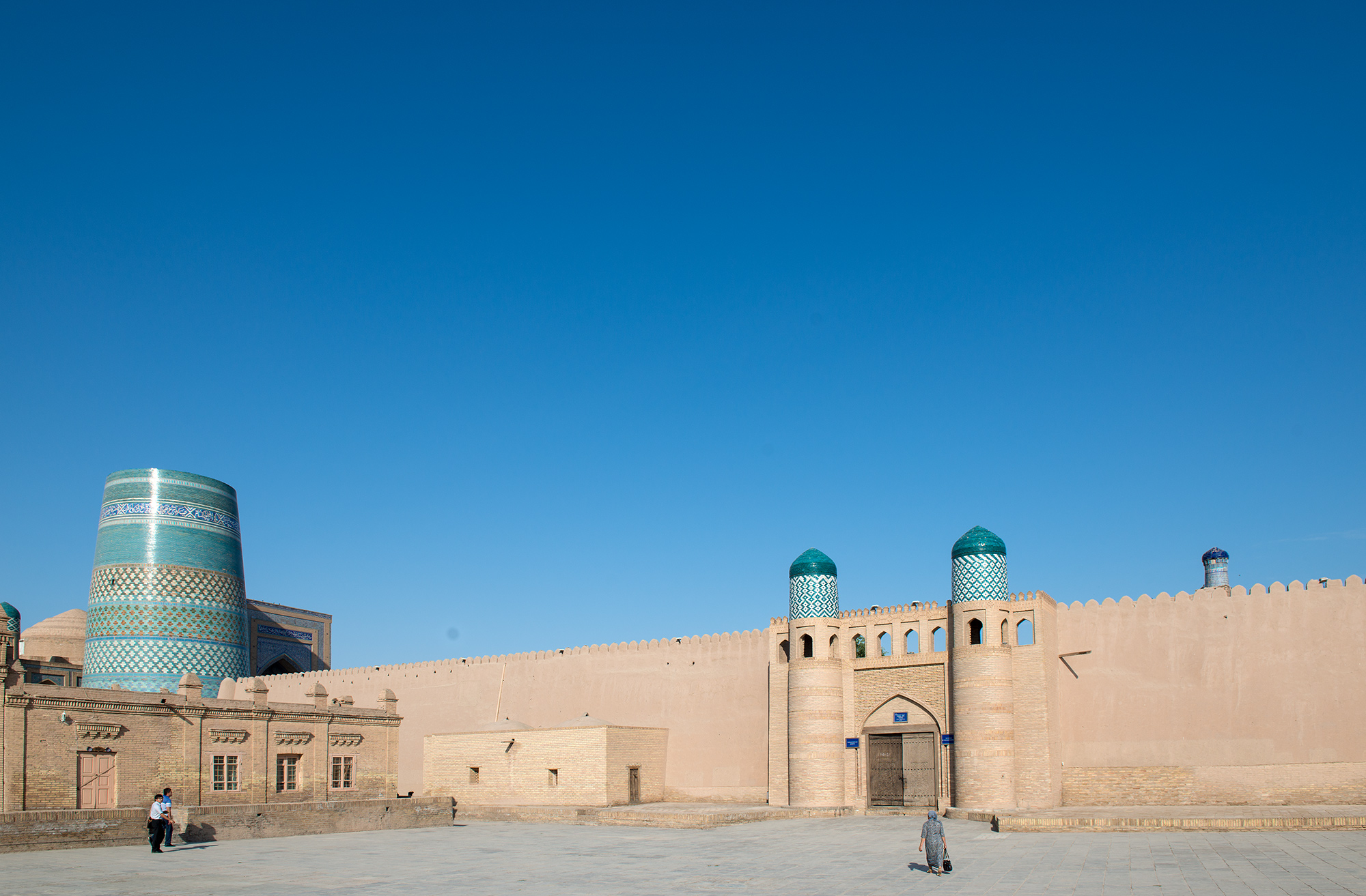 La citadelle Kunya Ark et sa porte d'entrée. Itchan Kala, Khiva.