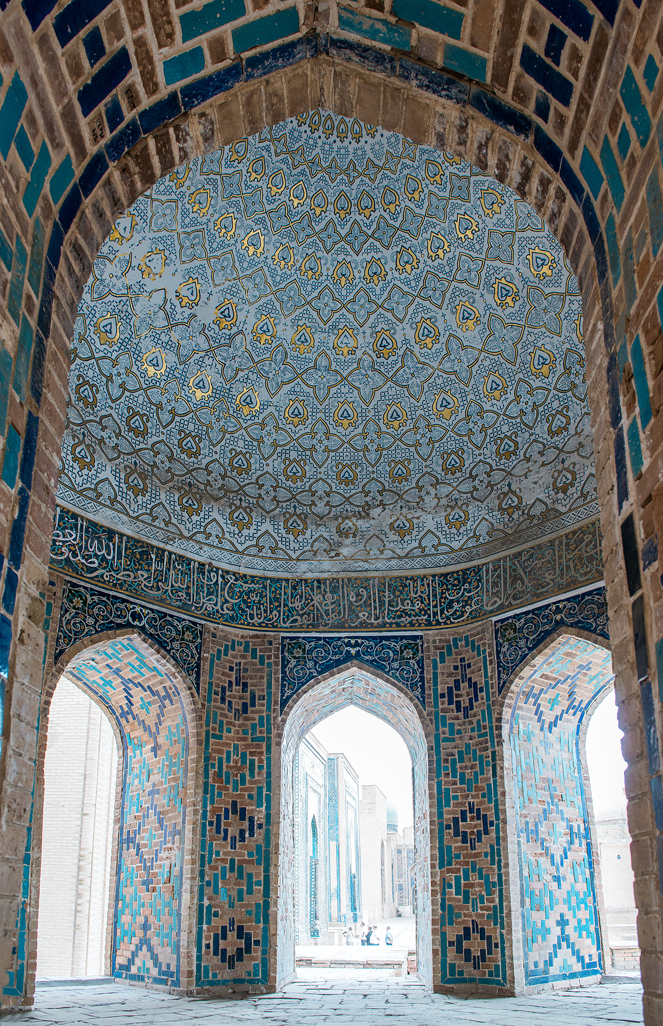 Intérieur de la coupole du mausolée octogonal, nécropole Shah-i-Zinda, Samarcande.