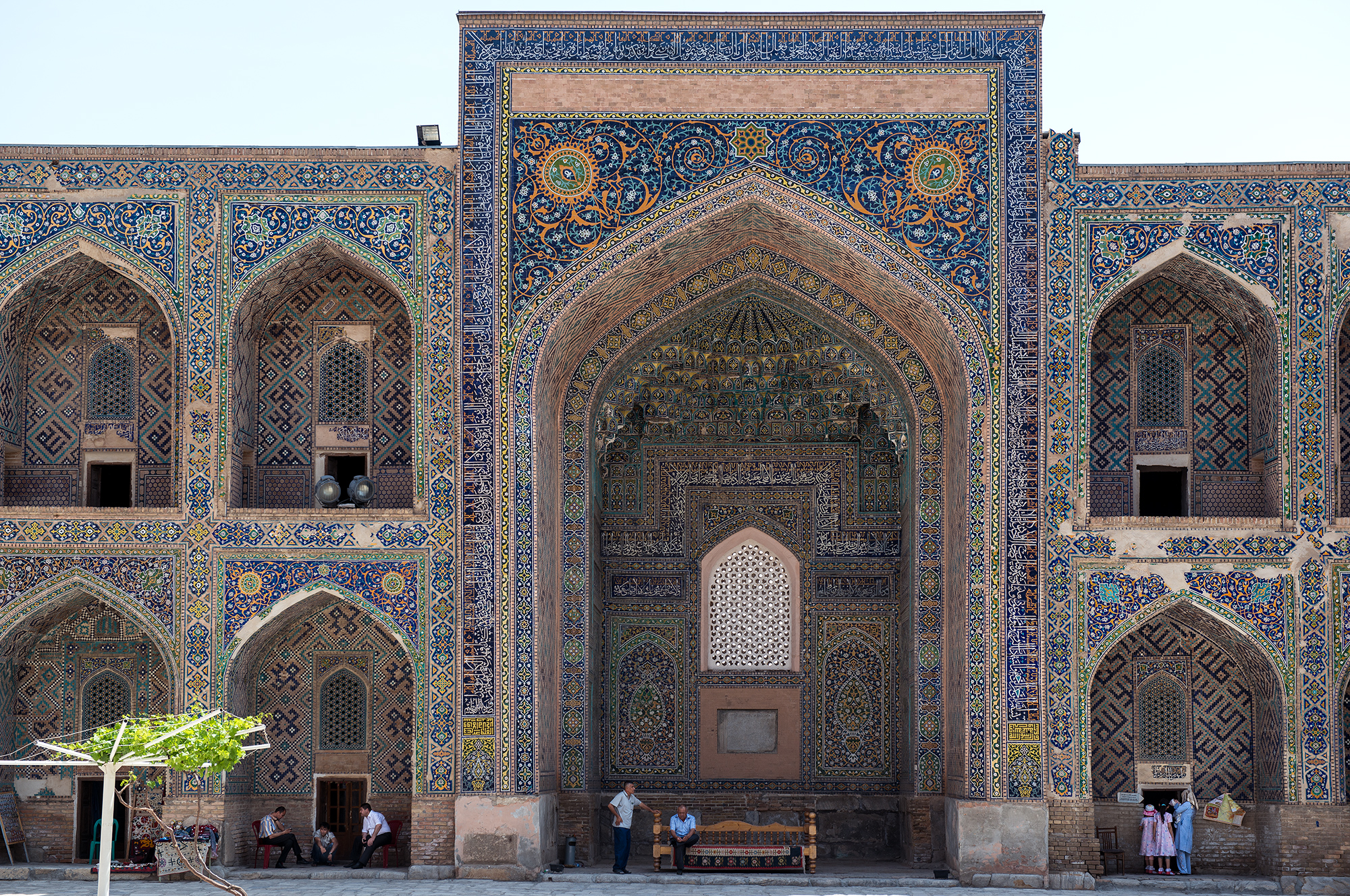 Cour intérieure de la madrassa Cher-Dor. Le Régistan, Samarcande.