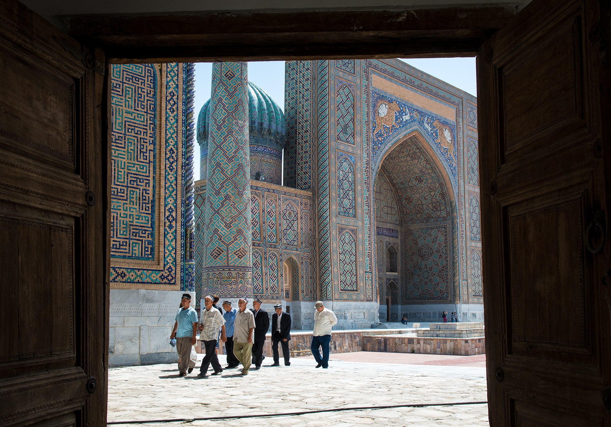 La madrassa Cher-Dor vue depuis la madrassa Tilla-Qari. Le Régistan, Samarcande.