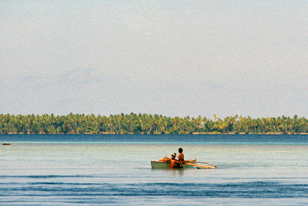Pêche dans le lagon, Manihi, archipel des Tuamotu