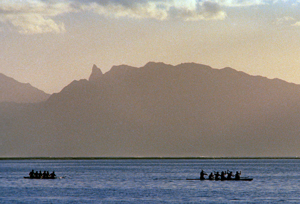 Course de pirogues  Tahiti, les de la Socit