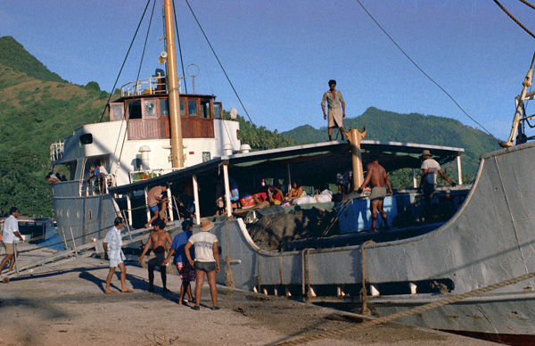 Port de Fare, Huahine, les de la Socit