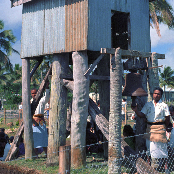 Appel pour le culte, Ohonua, Eua, archipel des Tonga