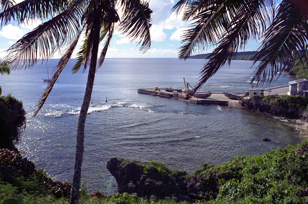 Le petit port de Alofi, île Niue